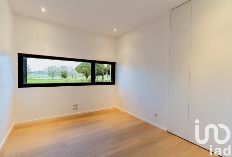 Maison - 240 m² - 8 pièces