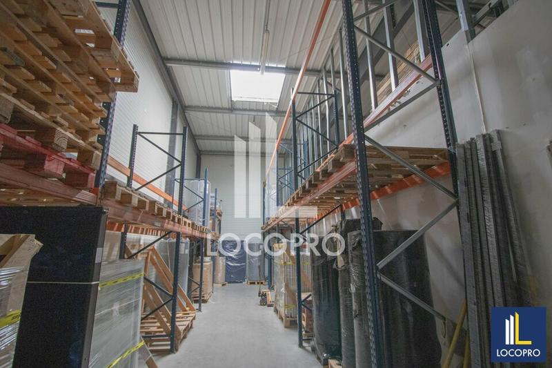 Local d'activité / Entrepôt - 225 m²