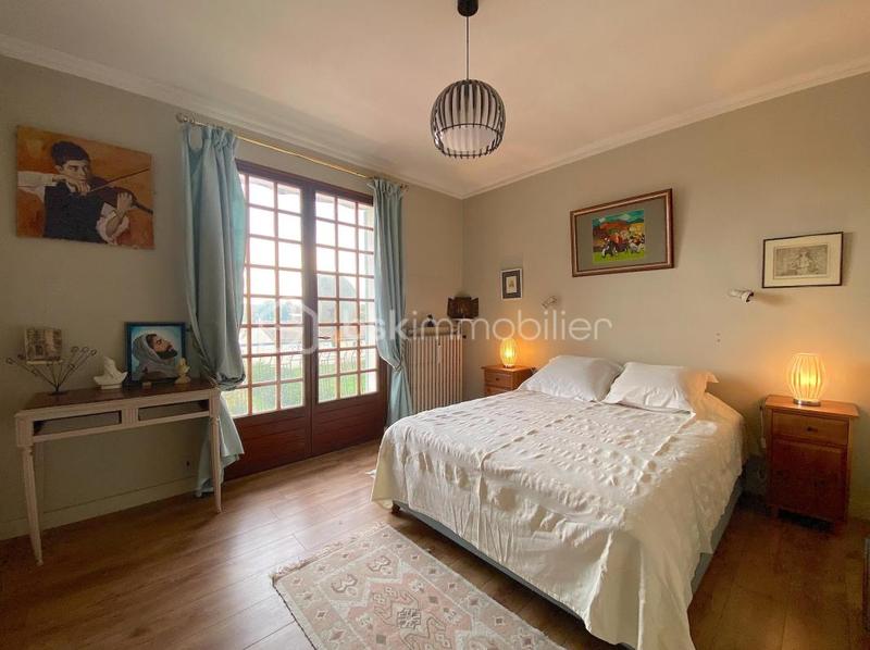 Maison - 248 m² - 8 pièces