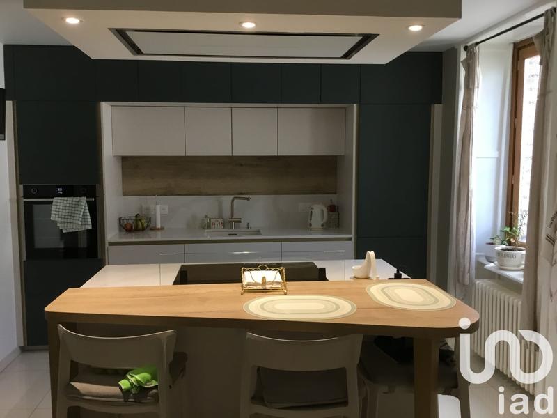 Maison - 200 m² - 8 pièces