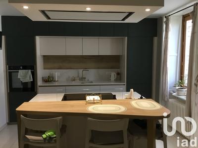 Maison - 200 m² - 8 pièces