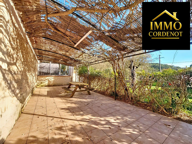 Villa - 250 m² - 6 pièces