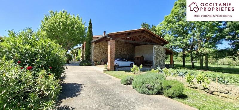 Propriété - 402 m² - 14 pièces