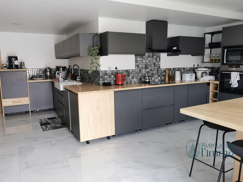 Maison - 161 m² - 7 pièces