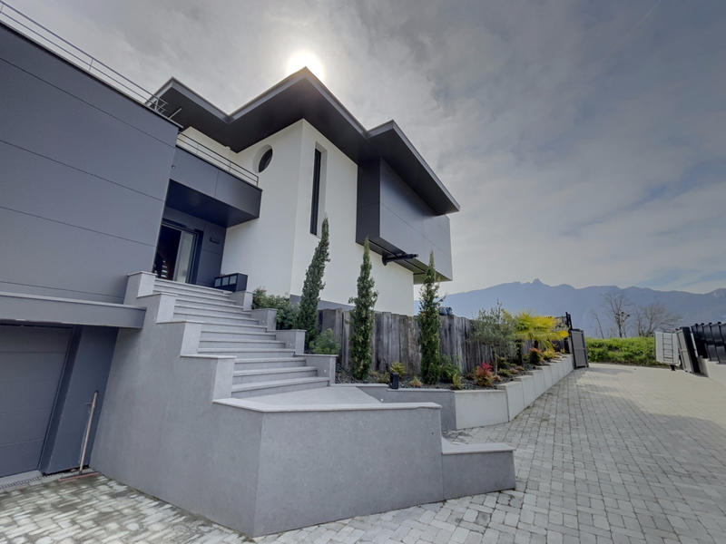 Villa - 250 m² - 6 pièces