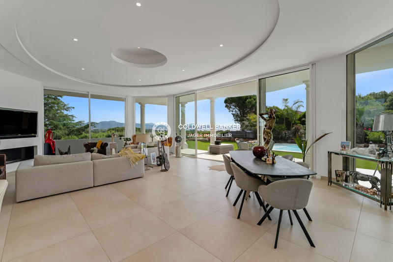 Maison - 450 m² - 8 pièces