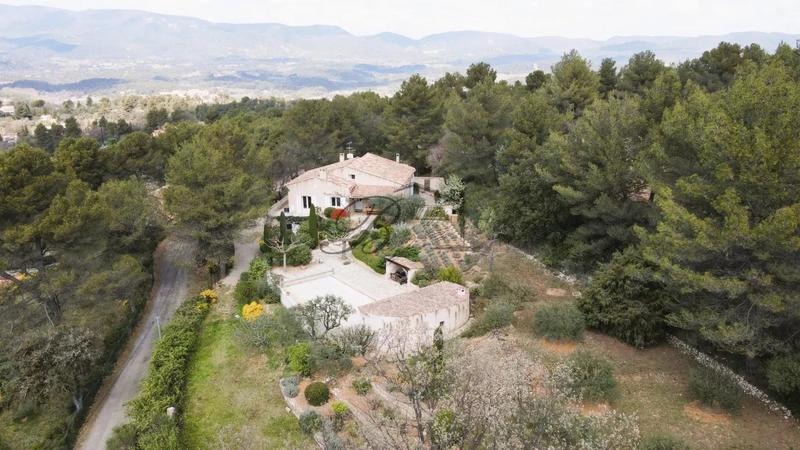 Villa - 225 m² - 7 pièces