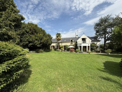 Maison - 276 m² - 9 pièces