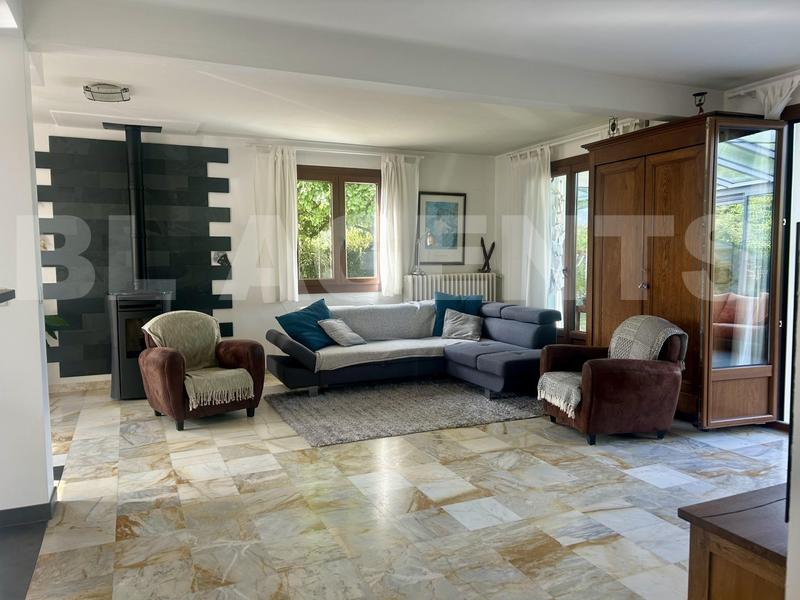 Maison - 228 m² - 10 pièces