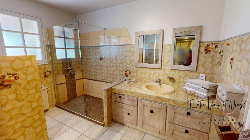 Maison - 347 m² - 13 pièces