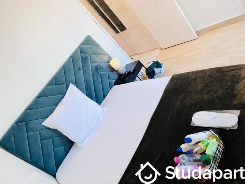 Chambre - 101 m² - 1 pièce