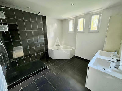 Maison - 180 m² - 6 pièces