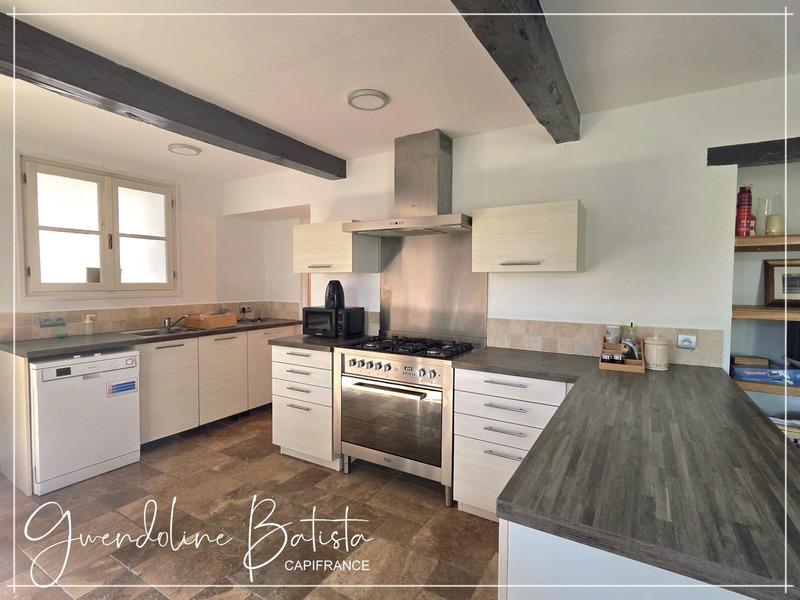 Propriété - 415 m² - 15 pièces