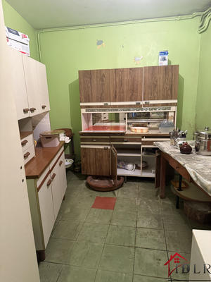 Maison - 185 m² - 18 pièces