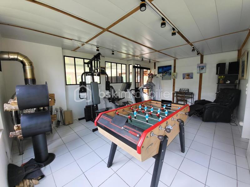 Propriété - 250 m² - 9 pièces