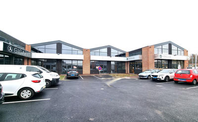 Local commercial - 407 m² - 1 pièce