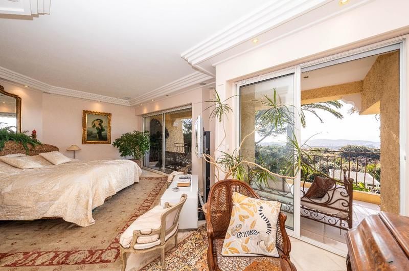 Villa - 270 m² - 6 pièces