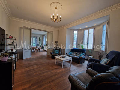 Demeure - 240 m² - 9 pièces