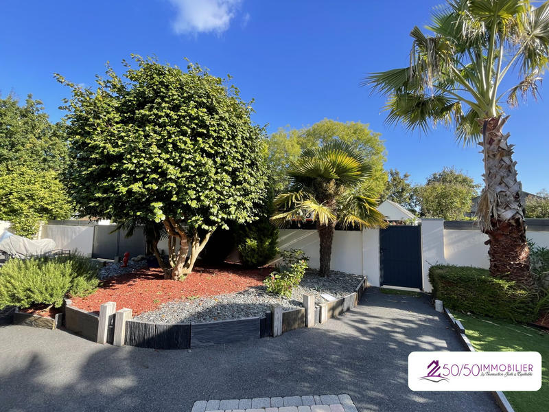 Maison - 252 m² - 9 pièces