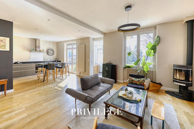 Maison - 239 m² - 7 pièces