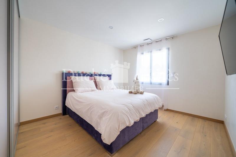 Maison - 300 m² - 9 pièces