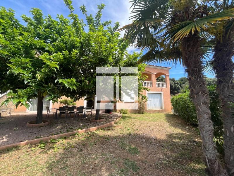 Villa - 207 m² - 8 pièces