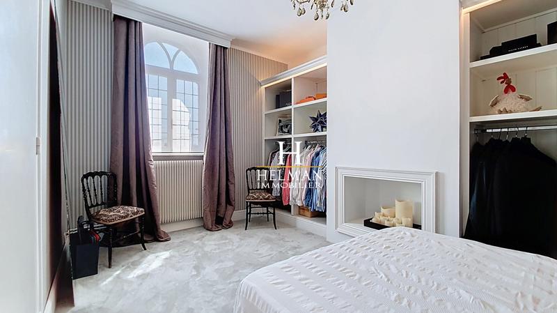 Maison - 221 m² - 10 pièces