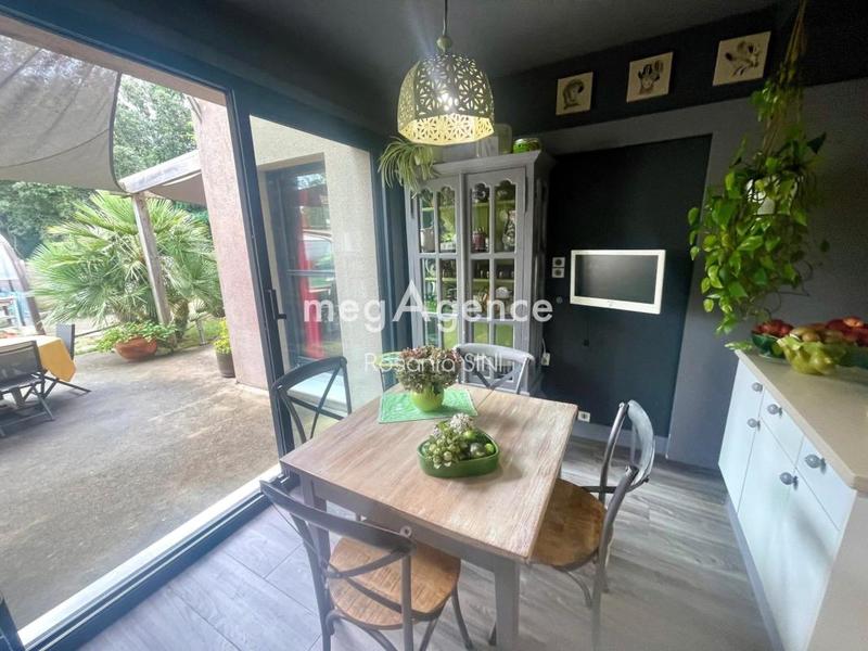 Maison - 246 m² - 8 pièces