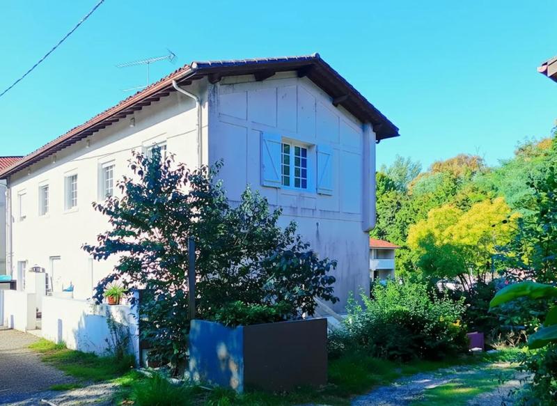 Appartement - 195 m² - 9 pièces