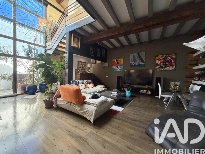 Maison - 240 m² - 9 pièces