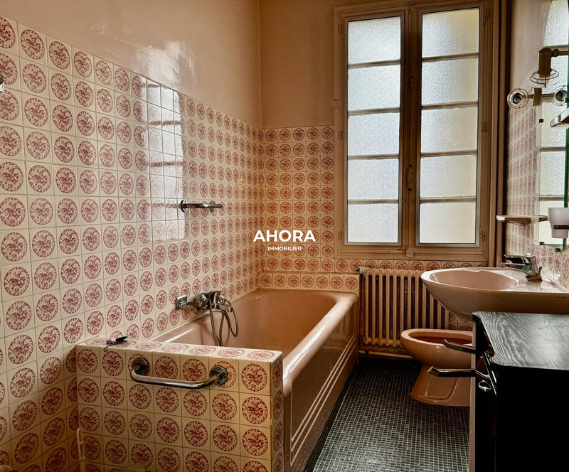 Maison - 250 m² - 9 pièces