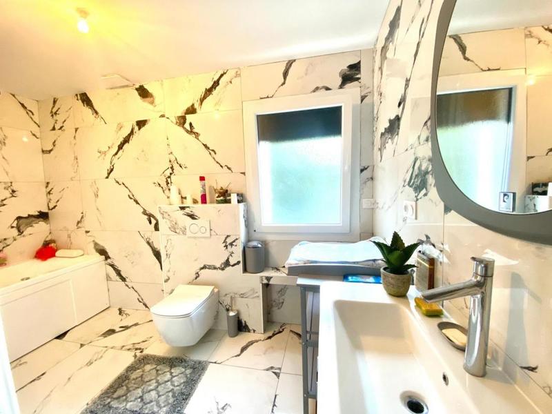 Maison - 185 m² - 7 pièces