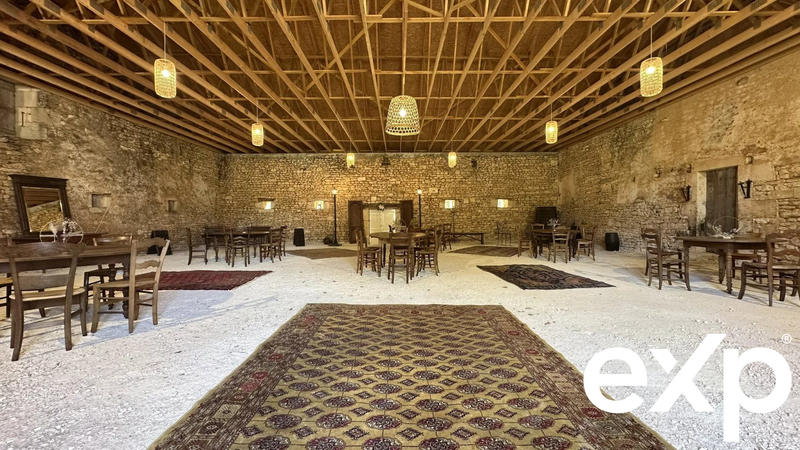 Maison - 768 m² - 17 pièces