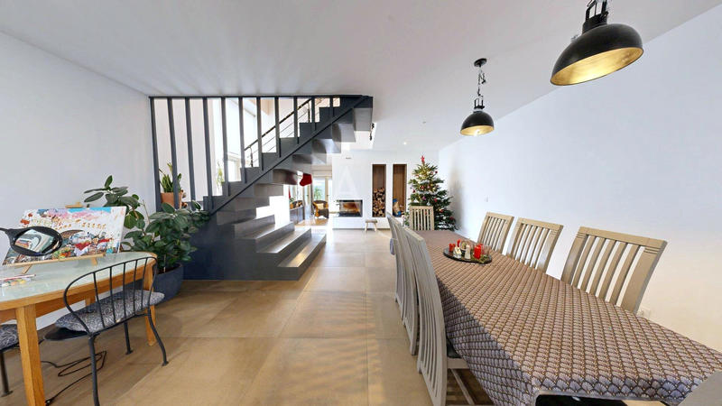 Maison - 211 m² - 8 pièces