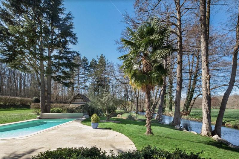 Propriété - 240 m² - 7 pièces