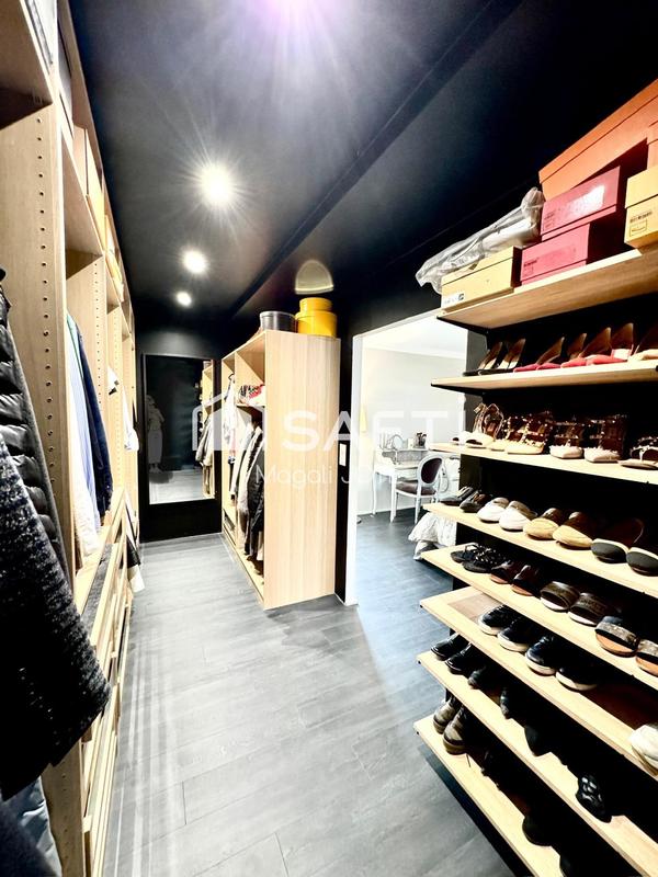 Maison - 235 m² - 7 pièces