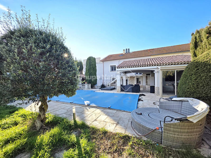 Maison - 208 m² - 6 pièces