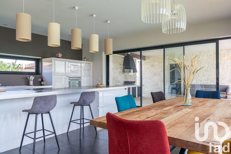 Maison - 233 m² - 5 pièces