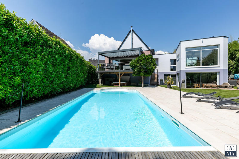 Maison - 235 m² - 8 pièces