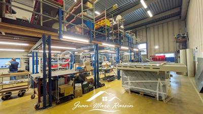 Local d'activité / Entrepôt - 326 m² - 99 pièces