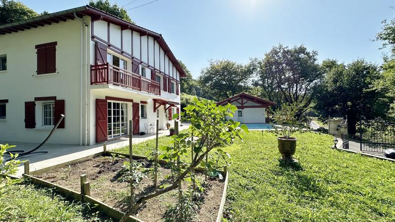 Maison - 265 m² - 7 pièces