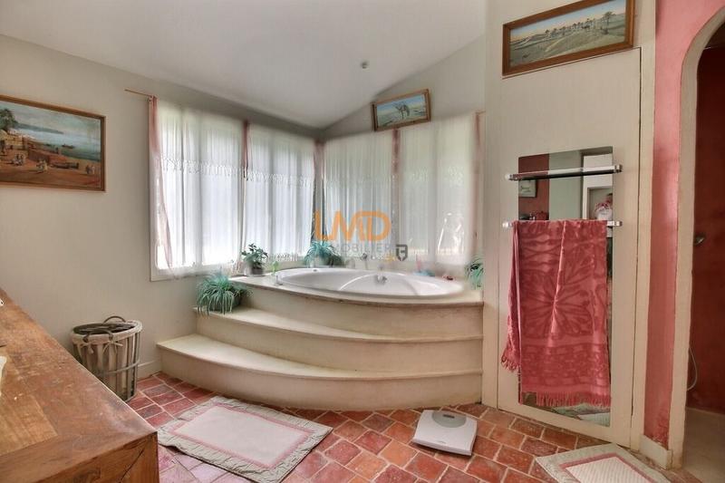 Maison - 216 m² - 8 pièces