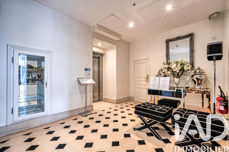 Château - 1 230 m² - 23 pièces