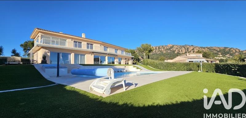 Maison - 250 m² - 7 pièces