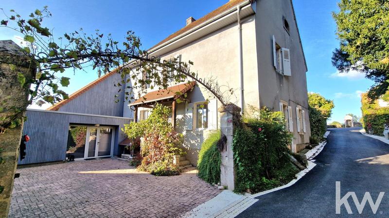 Maison - 268 m² - 8 pièces