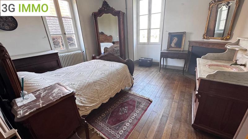 Demeure - 190 m² - 10 pièces