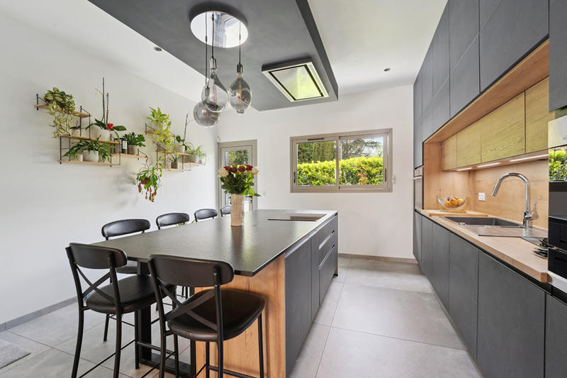 Maison - 270 m² - 7 pièces