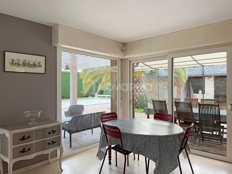 Maison - 236 m² - 7 pièces