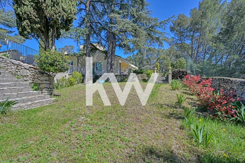 Maison - 285 m² - 8 pièces