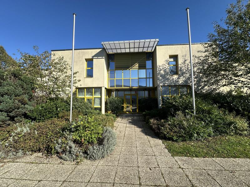 Local d'activités - 1 418 m² - 15 pièces